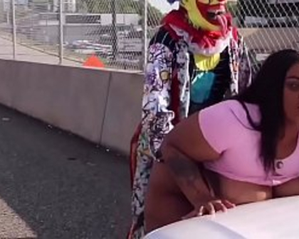 Gibby The Clown Fucks Juicy Tee On Atlanta’s Most Popular Highway