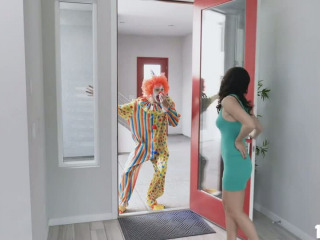 Quinton Is A Clown Who Has Magical Power To Make Alana Sucks And Fucks His Crotch