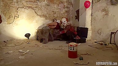 It Is A Clown / Horror Porn 19