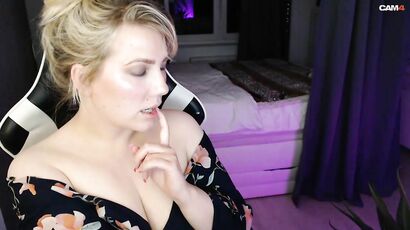 Well Rounded Blond Hair Girl German Camgirl   Obese