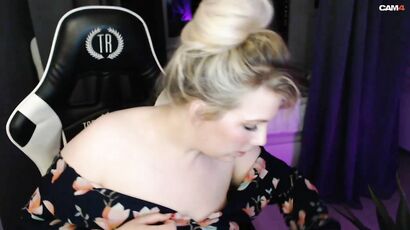 Well Rounded Blond Hair Girl German Camgirl   Obese