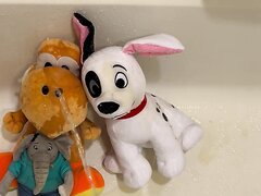 3 Stuffed Animals 1 Golden Shower