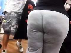 Bbw Mom’s Ass Eating Tights !