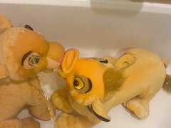 Nala & Simba Take A Golden Shower Together!