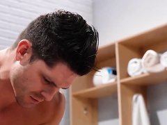 SPORTS MASSAGE TURNS TO BAREBACK/CREAMPIE FUCK & EAT!!!