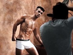 JOE JONAS SHOWING OFF HIS HOT BODY!!