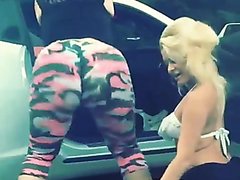 Thicksnoww Twerking In Car