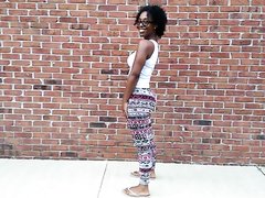 Ebony Twerking In Leggings